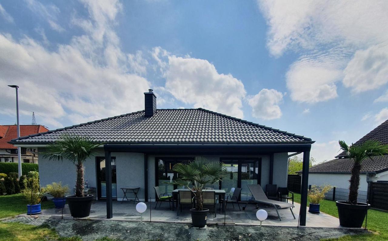 Grosszuegige Unterkunft Mit Terrasse Oberbrechen Exterior photo